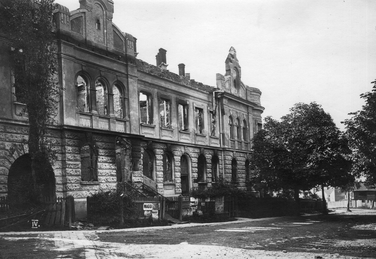 Ukraine, Kalush, Sevcsenko utca, Narodnij Dim., 1917, Bokor Gyula, First World War, street view, damaged building, Fortepan #46946