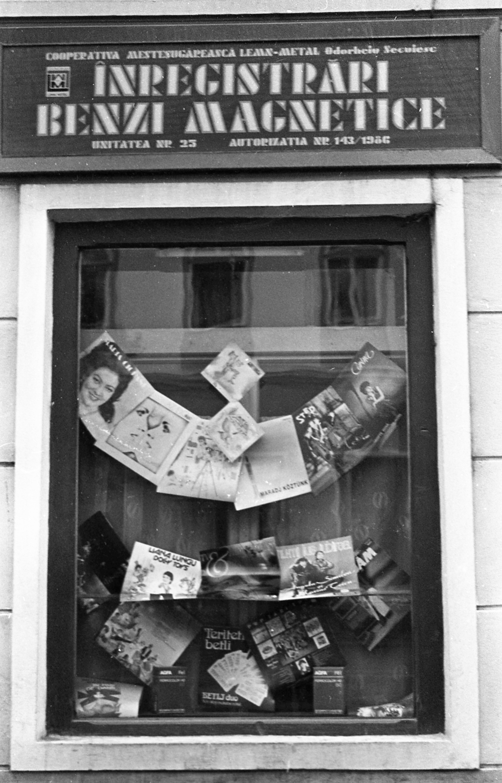 Romania,Transylvania, 1988, Urbán Tamás, Show window, label, Fortepan #46986