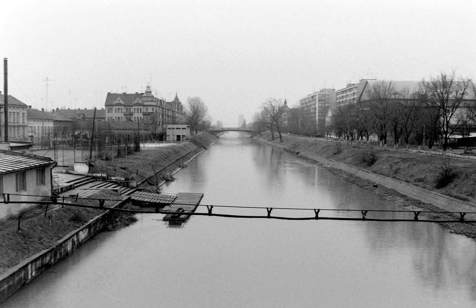 Romania,Transylvania, Timisoara, a Béga folyó a vashídról., 1989, Urbán Tamás, river, shore, pier, canal, Fortepan #47060