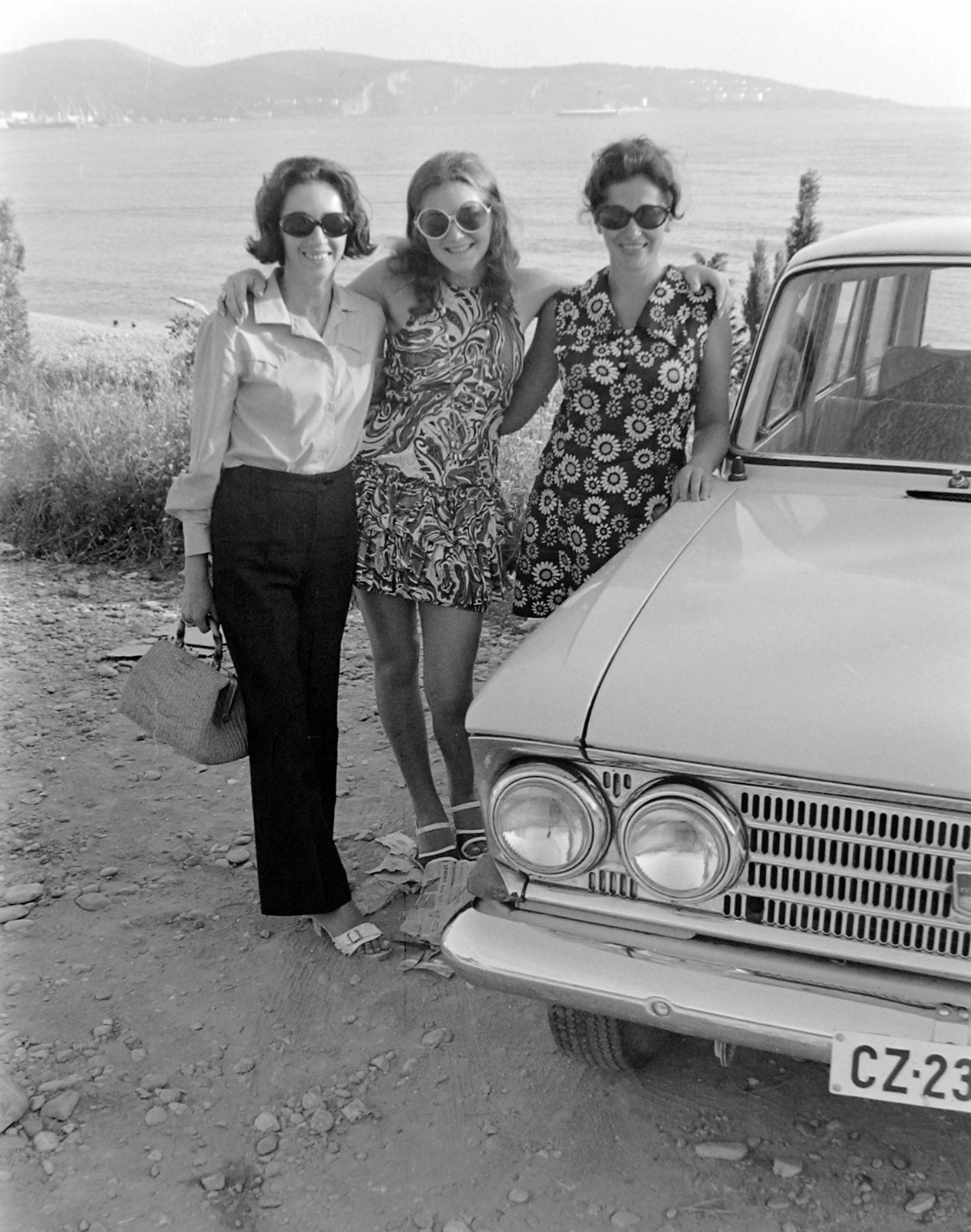 1972, Fortepan, tableau, women, Moskvitch-brand, shades, handbag, automobile, girls'n'cars, Fortepan #4710