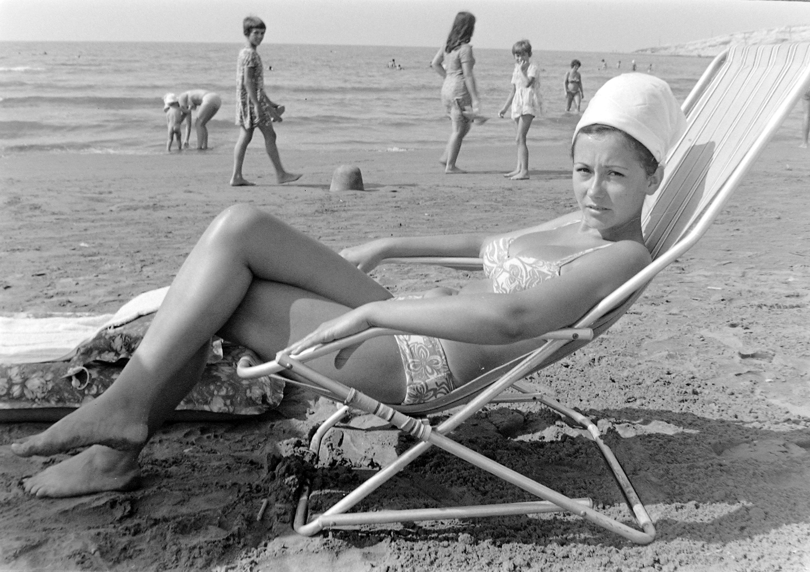 Montenegró,Adria, Ulcinj, tengerpart, a Nagy Strand (Velika plaža)., 1974, Fortepan, nyaralás, nyugágy, tengerpart, bikini, Fortepan #4712