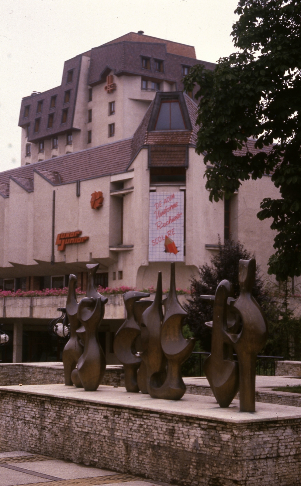 Romania,Transylvania, Târgu Mureș, Színház tér (Piata Teatrului), Térkompozíció (Kulcsár Béla, 1974.)., 1986, Urbán Tamás, colorful, public art, dance, modern art, Fortepan #47196