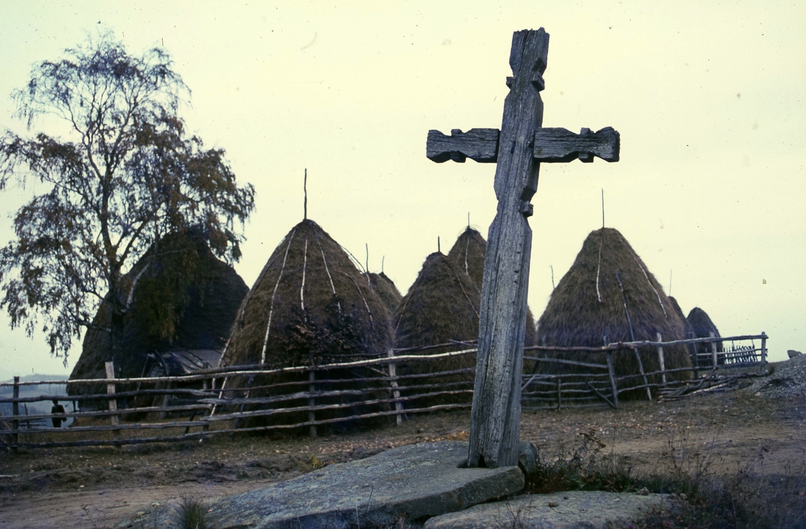 Románia, 1986, Urbán Tamás, színes, kazal, kereszt_jelkép, Fortepan #47205