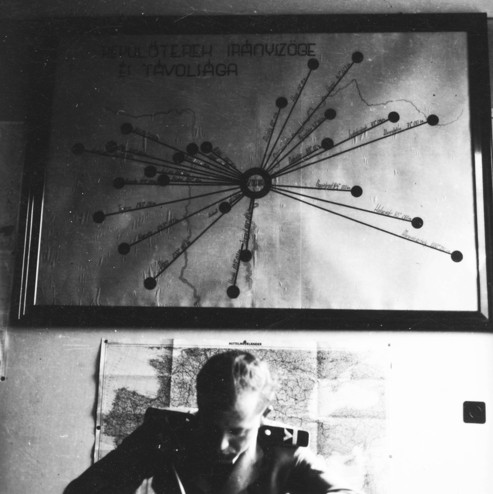 Hungary, Szolnok, repülőtér., 1941, Vargha Zsuzsa, office, uniform, map, second World War, interior, Fortepan #47219