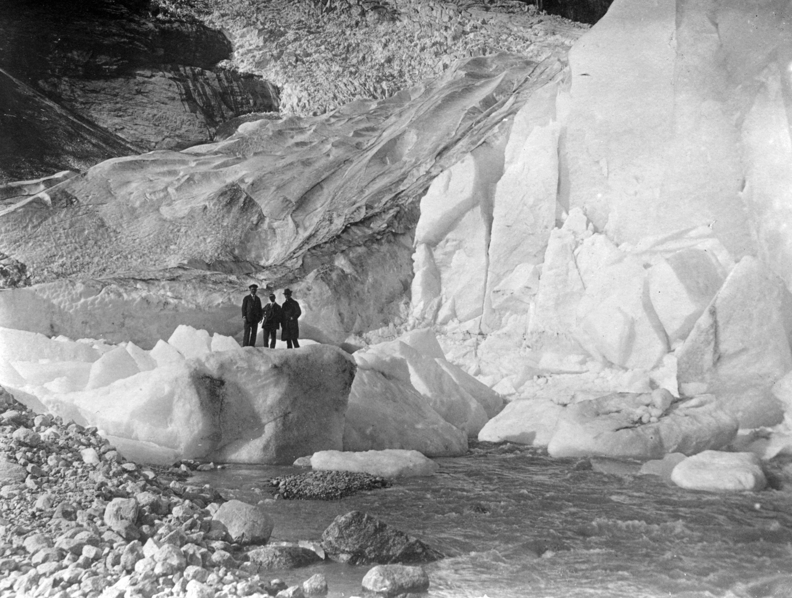 1921, Vargha Zsuzsa, men, hillside, ice, Fortepan #47241