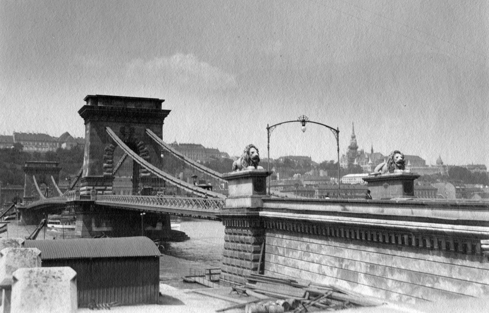 Hungary, Budapest V., Széchenyi Lánchíd a pesti hídfőtől a budai Vár felé nézve., 1914, Vargha Zsuzsa, bridge, shore, Budapest, suspension bridge, William Tierney Clark-design, Fortepan #47259