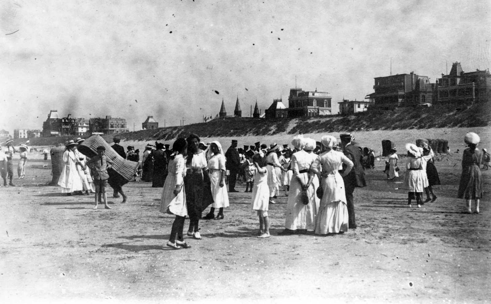 Netherlands, Zandvoort, tengerpart., 1917, Vargha Zsuzsa, beach, windbreak cab, Fortepan #47268