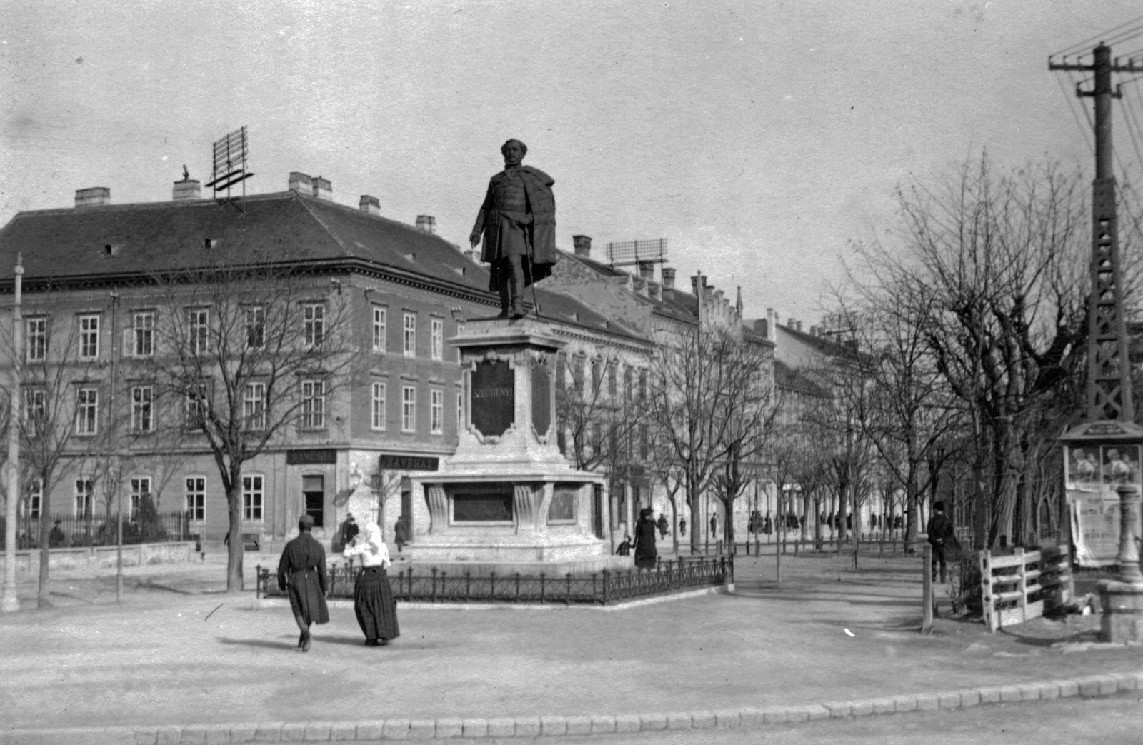 Hungary, Sopron, Széchenyi tér, Széchenyi István szobrát Izsó Miklós gipszmintája alapján Mátrai Lajos György készítette (1897)., 1905, Vargha Zsuzsa, sculpture, street view, István Széchenyi-portrayal, Fortepan #47296