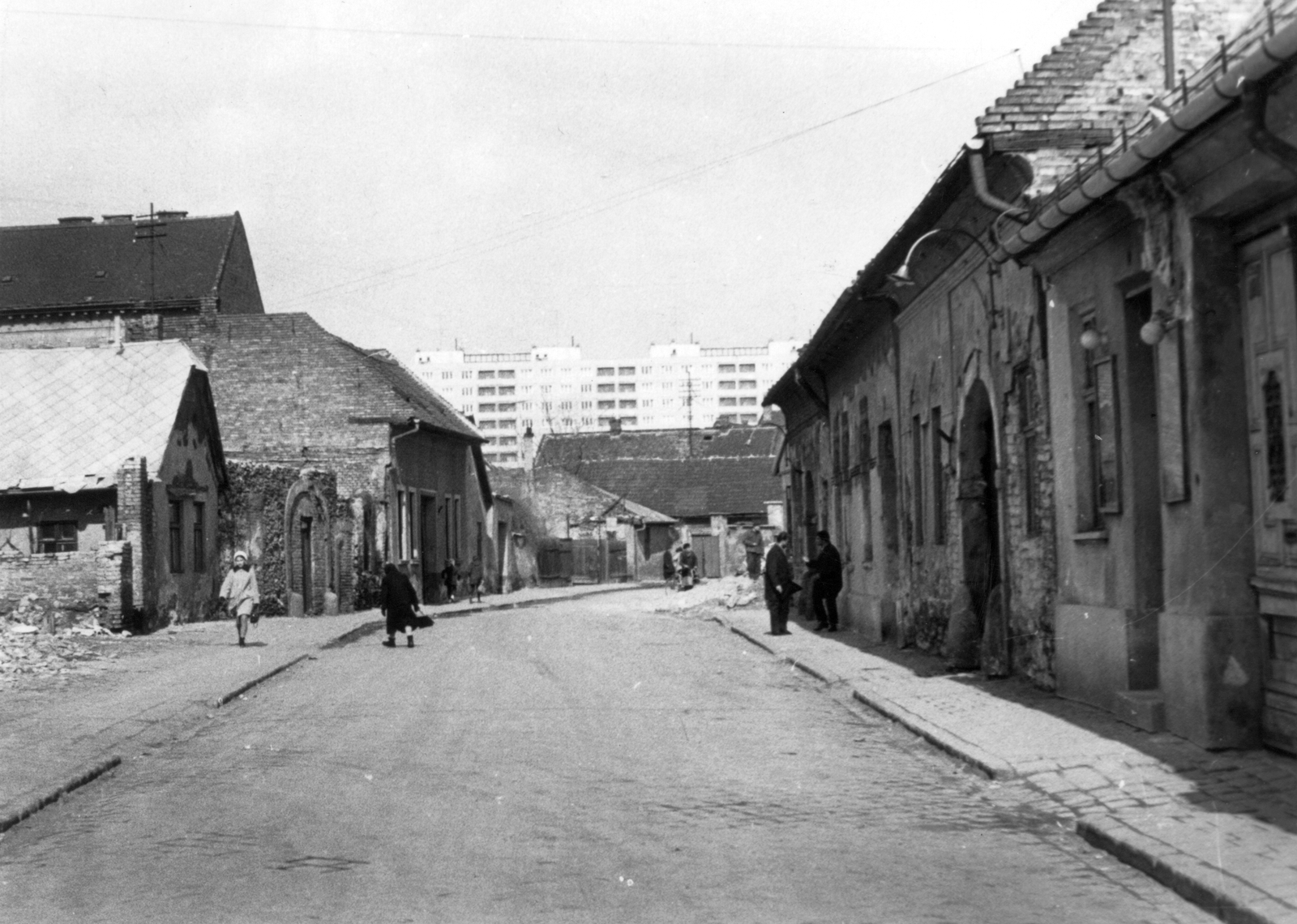 Magyarország, Óbuda, Budapest III., Pacsirta utca (megszűnt), háttérben a Kórház utcai panelház látszik., 1970, Óbudai Múzeum, Budapest, Fortepan #47358