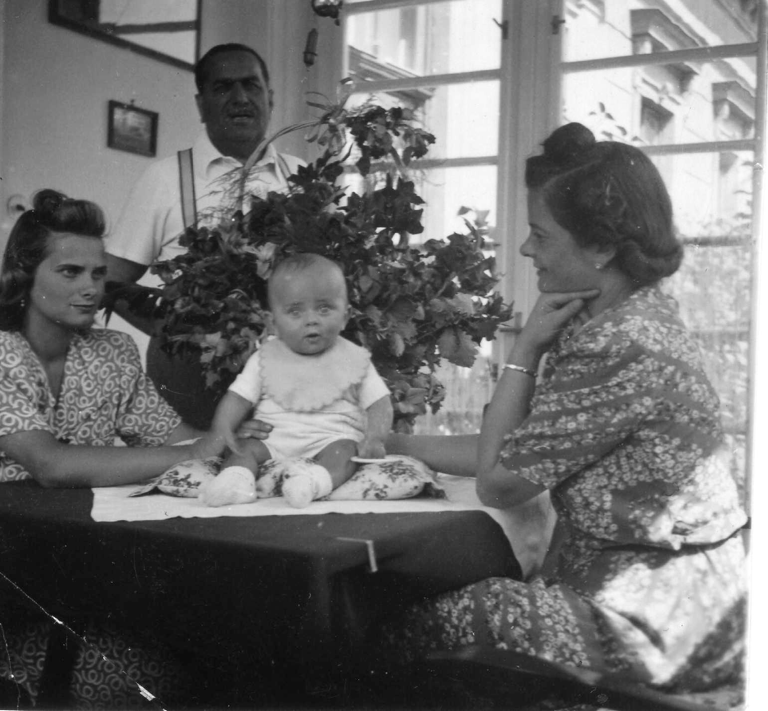 1943, Párdányi Miklós, family, doll, interior, sitting on a table, Fortepan #47412