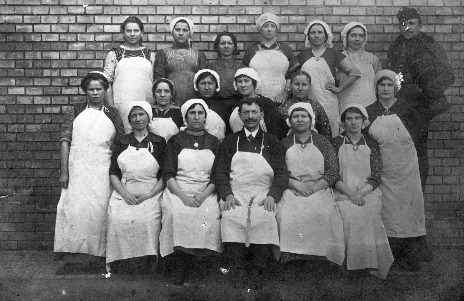 1924, Anderle Lajosné, uniform, yard, tableau, women, coif, man, soldier, apron, Fortepan #47416