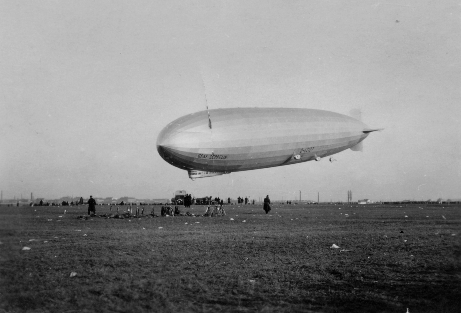 Hungary, Budapest XXI., Csepel, Weiss Manfréd gyár repülőtere. Graf Zeppelin léghajó., 1931, Szinnay Gábor, German brand, flying, air-ship, airport, Budapest, Fortepan #47421