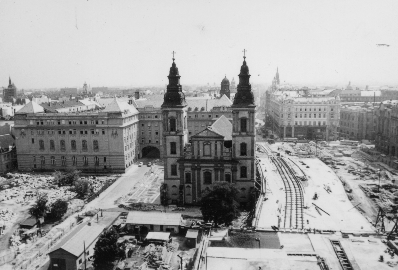 Magyarország, Budapest V., Március 15. tér. Belvárosi Nagyboldogasszony Főplébánia-templom., 1963, Szinnay Gábor, templom, hídépítés, Budapest, Fortepan #47430