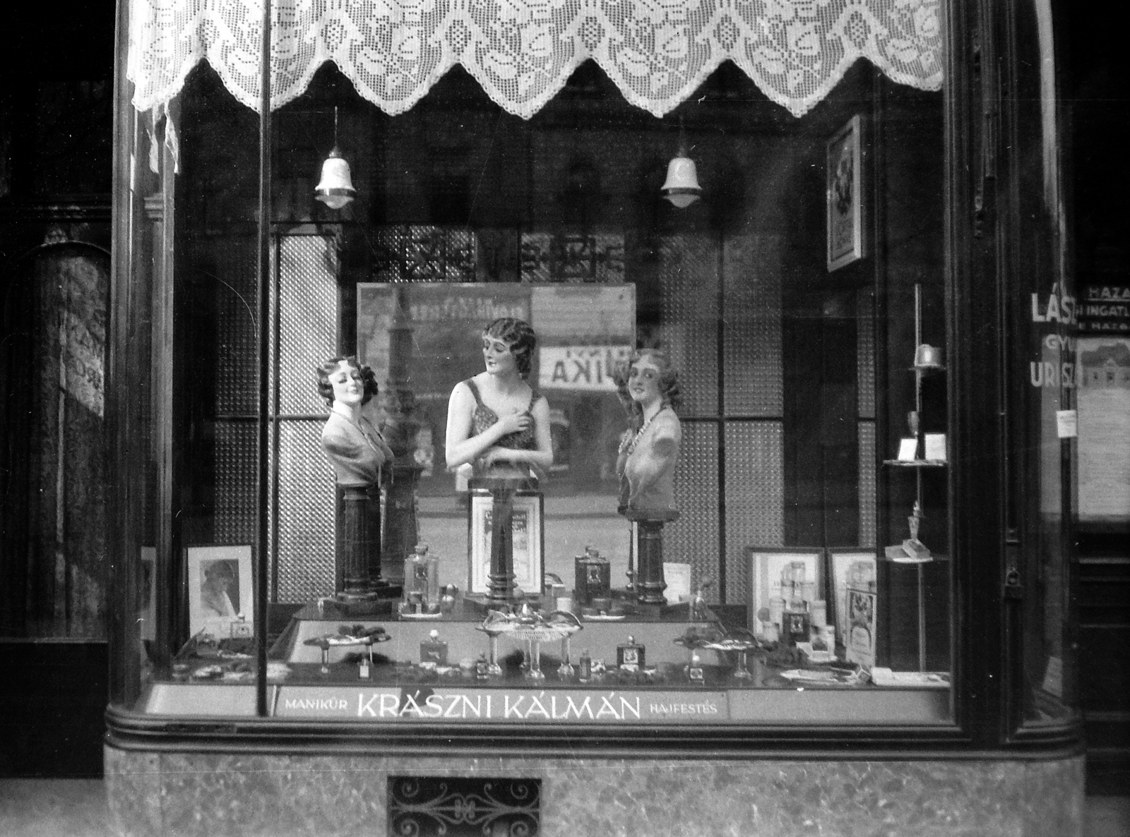 Hungary, Budapest VIII., József körút 11., 1935, Fortepan, Show window, Budapest, cologne, perfume store, hairdresser, Fortepan #4761