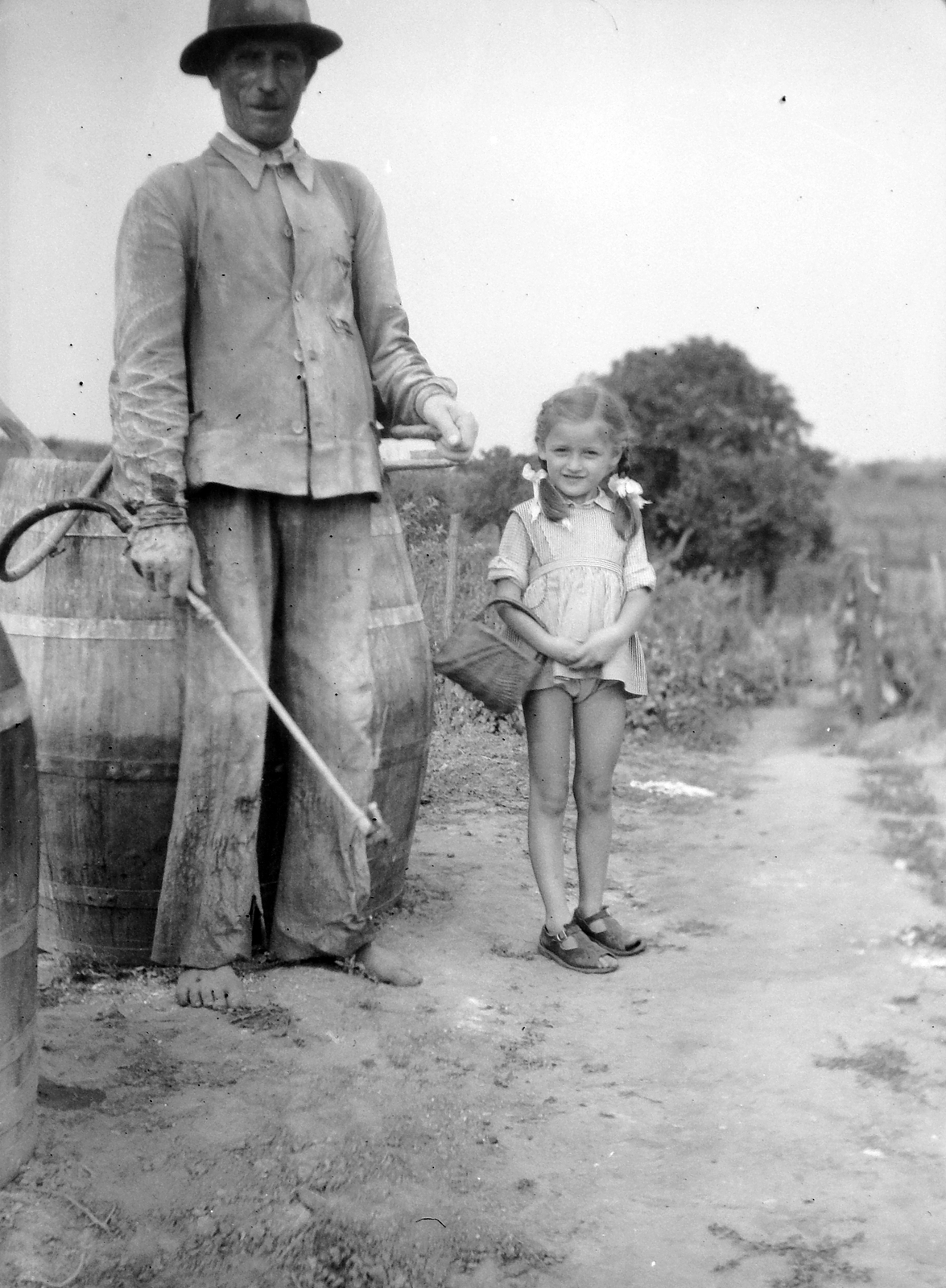 1937, Fortepan, barrel, barefoot, Fortepan #4794