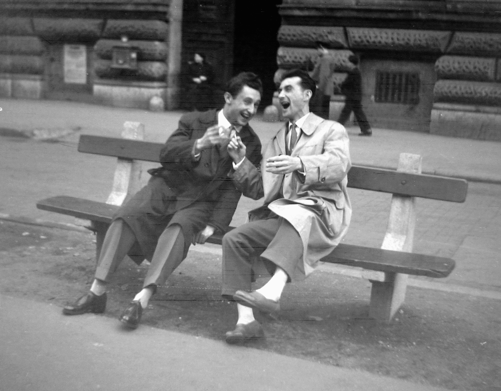 Hungary, Budapest VI., Andrássy út (Népköztársaság útja), háttérben a 73-75. szám, a MÁV Igazgatóságának épülete., 1960, Fortepan, street furniture, fun, Budapest, Best of, letter box, Fortepan #4940