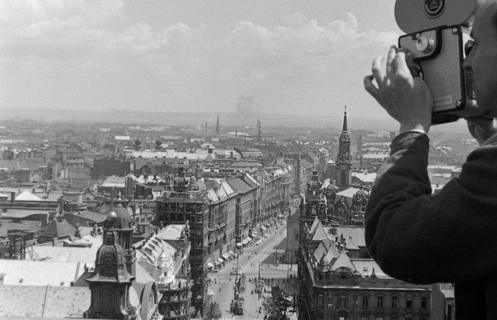 Hungary, Budapest V., Ferenciek tere (Felszabadulás tér) és a Kossuth Lajos utca., 1962, Fortepan, picture, movie camera, scaffolding, Budapest, Fortepan #4951