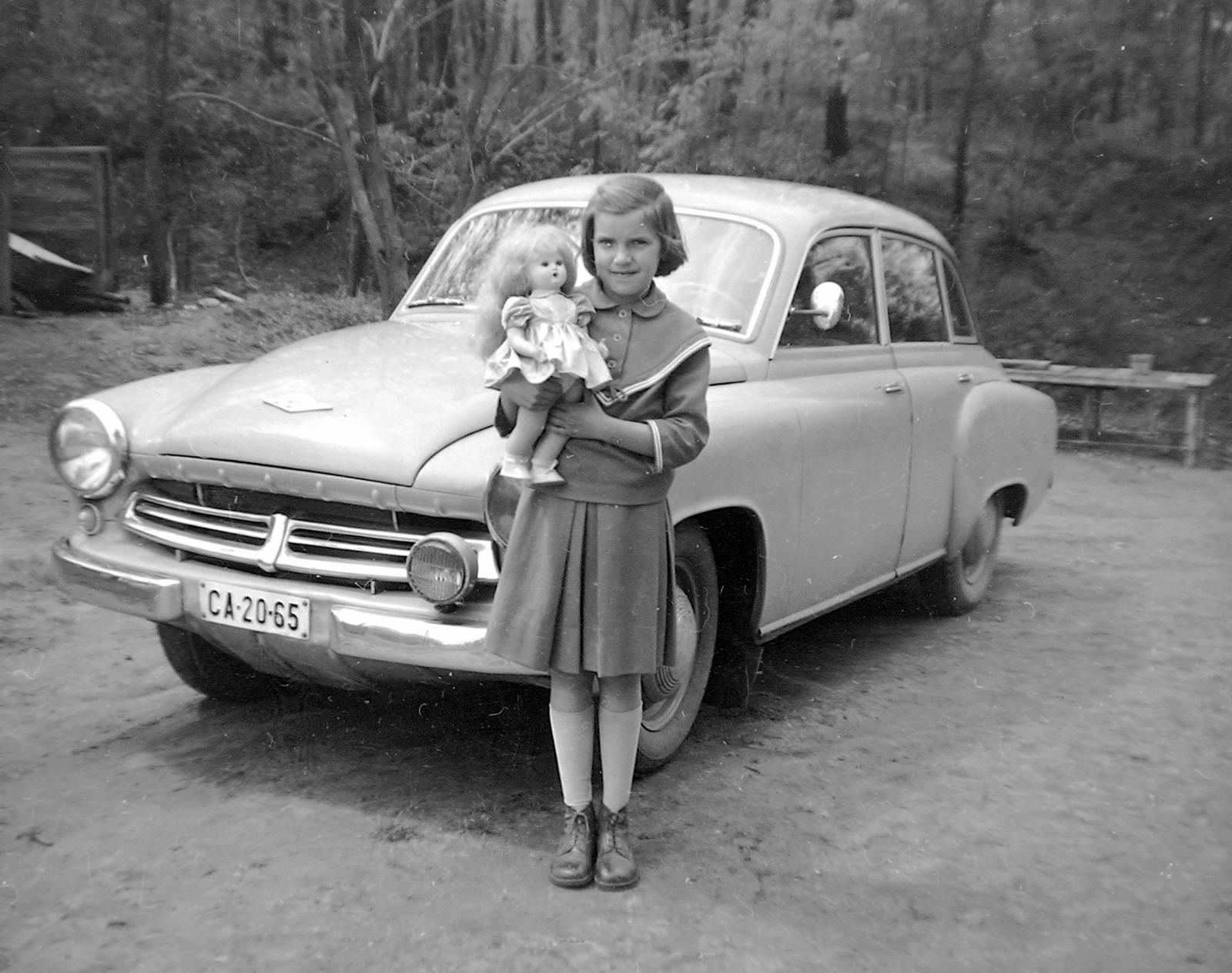 Wartburg 311 típusú személygépkocsi., 1961, Fortepan, portrait, woods, toy doll, German brand, Wartburg-brand, girl, automobile, number plate, girls'n'cars, Fortepan #4964