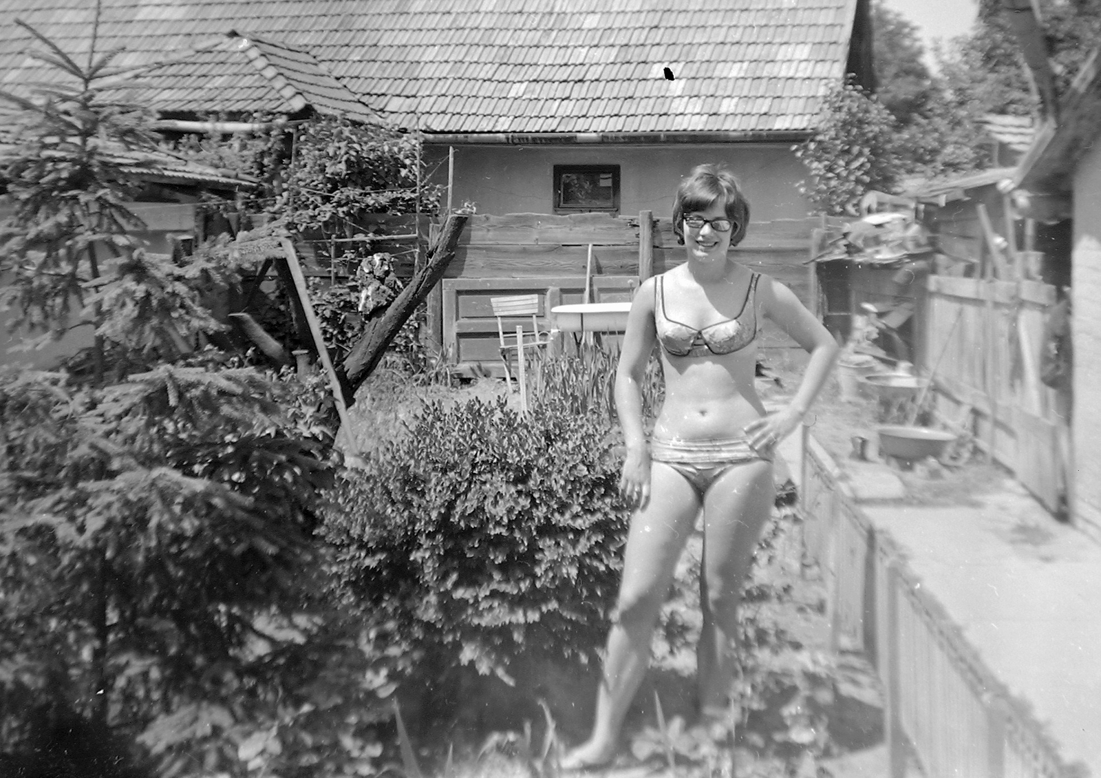 1973, Fortepan, portrait, bathing suit, garden, yard, shades, Fortepan #4978