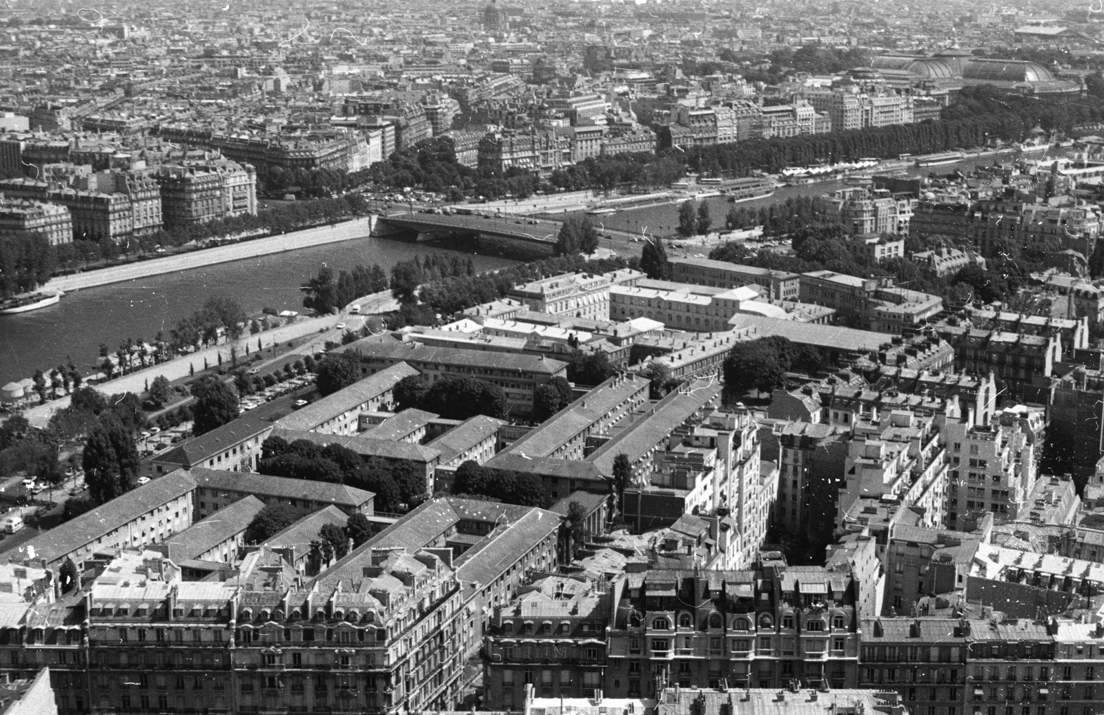 France, Paris, látkép az Eiffel-toronyból a Szajna felé, középen az Alma híd (Pont de l&#39;Alma)., 1983, Nagy Gyula, picture, Fortepan #50004