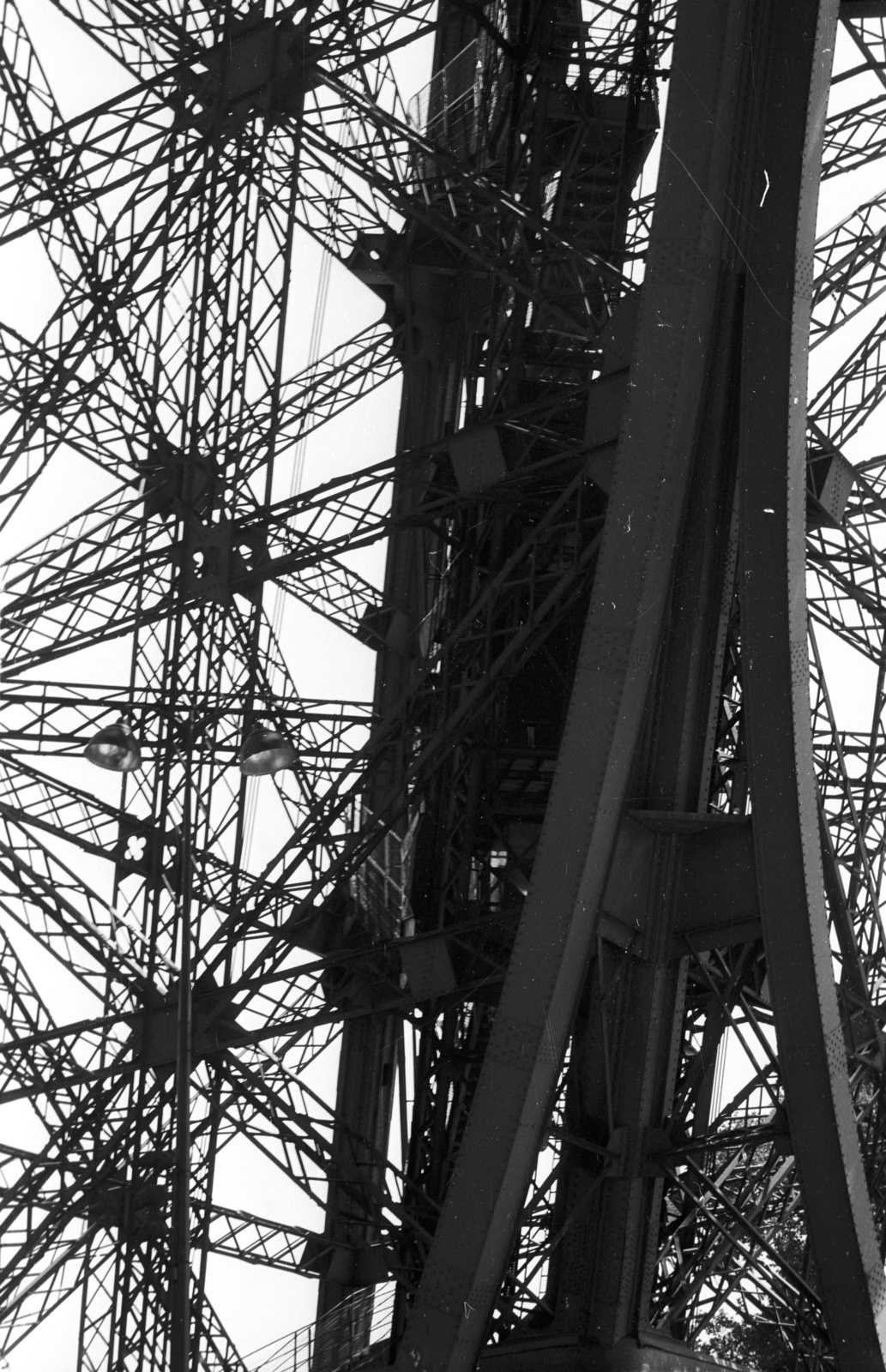 France, Paris, az Eiffel-torony vasszerkezete., 1983, Nagy Gyula, tower, Gustave Eiffel-design, Fortepan #50011