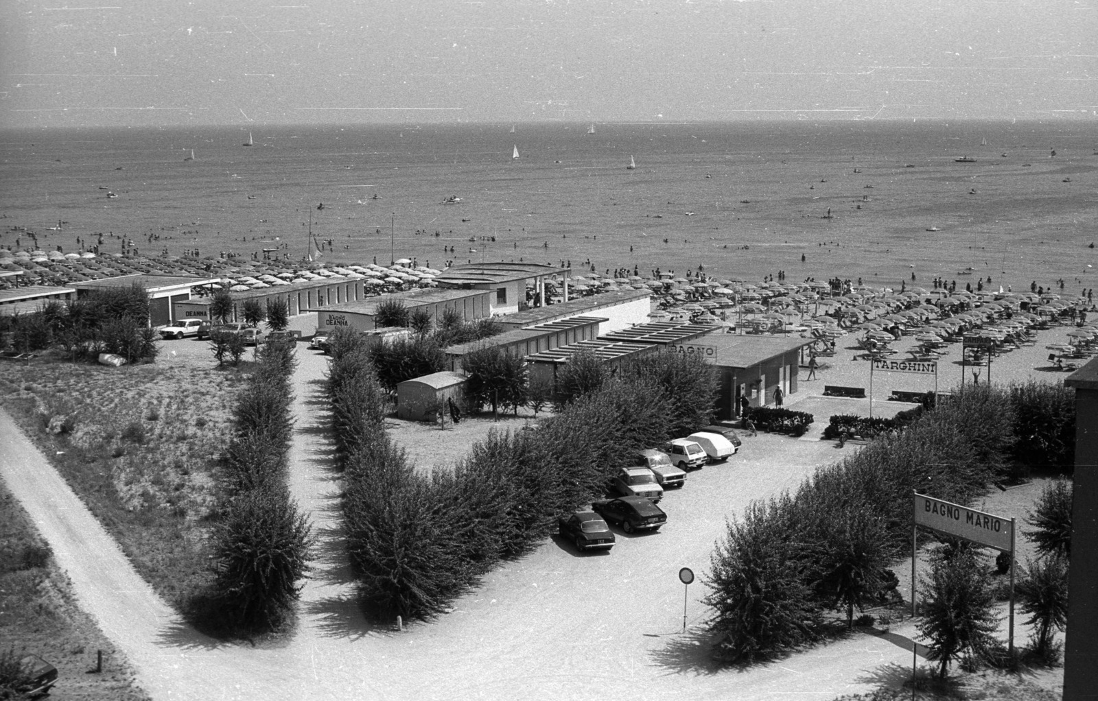 Italy, Cervia-Milano Marittima, Strand., 1979, Nagy Gyula, beach, picture, sand, sea shore, Fortepan #50026