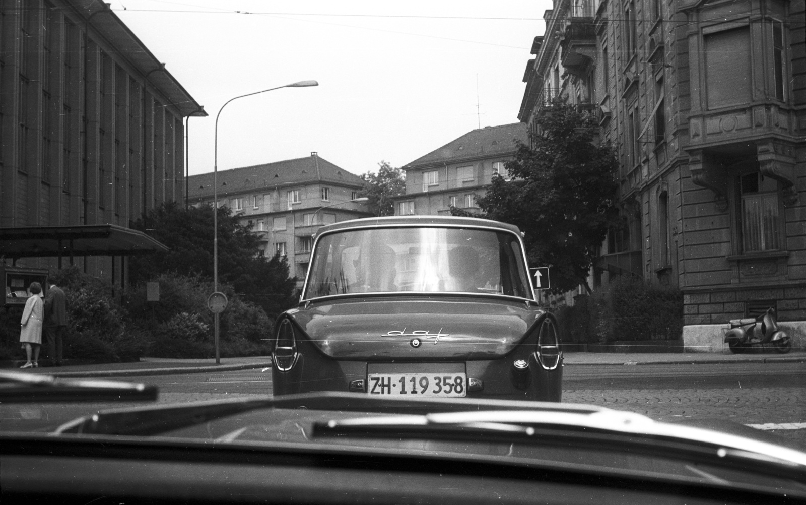 Switzerland, Zurich, Kreuzstrasse - Kreuzbühlstrasse kereszteződés., 1969, Nagy Gyula, automobile, number plate, DAF-brand, Vespa-brand, Dutch brand, Fortepan #50048