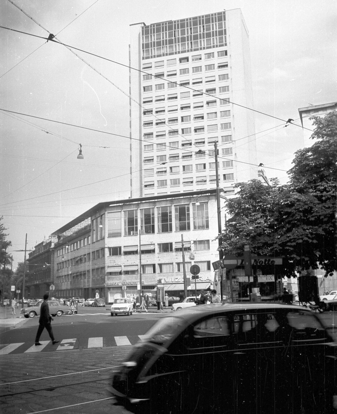 Italy, Milan, Piazza Cavour, Centro Svizzero toronyház., 1969, Nagy Gyula, Fortepan #50064