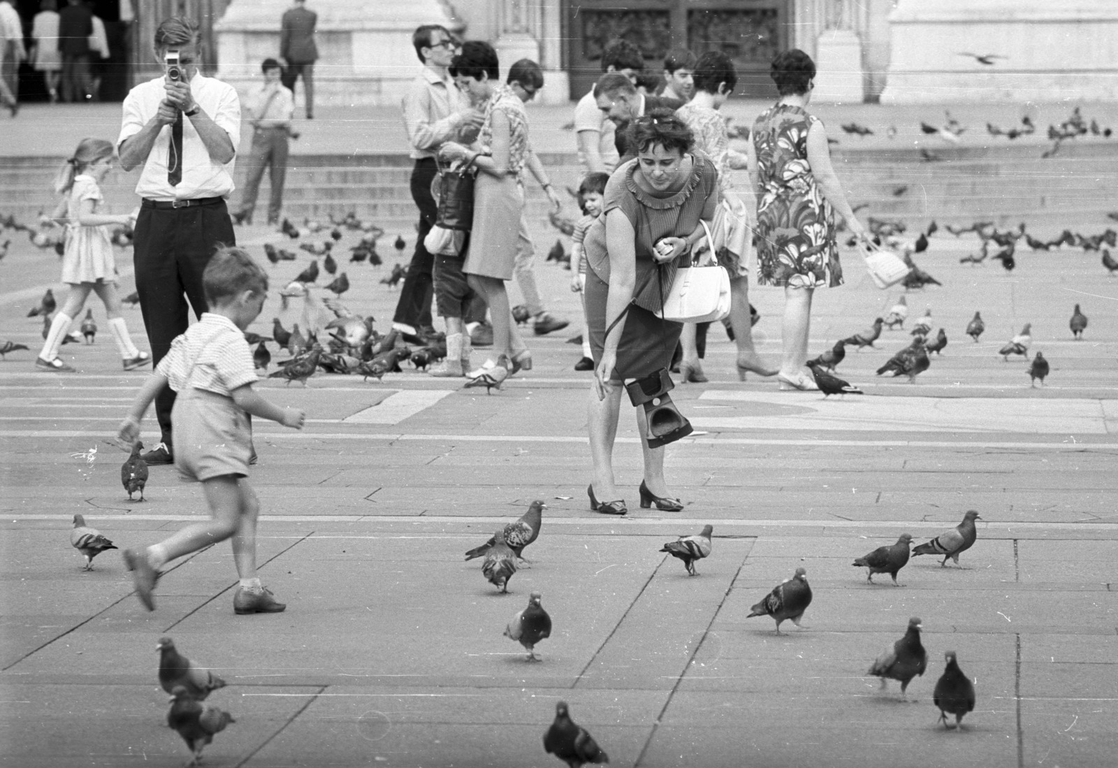 Olaszország, Milánó, Dóm tér (Piazza del Duomo)., 1969, Nagy Gyula, galamb, Fortepan #50068