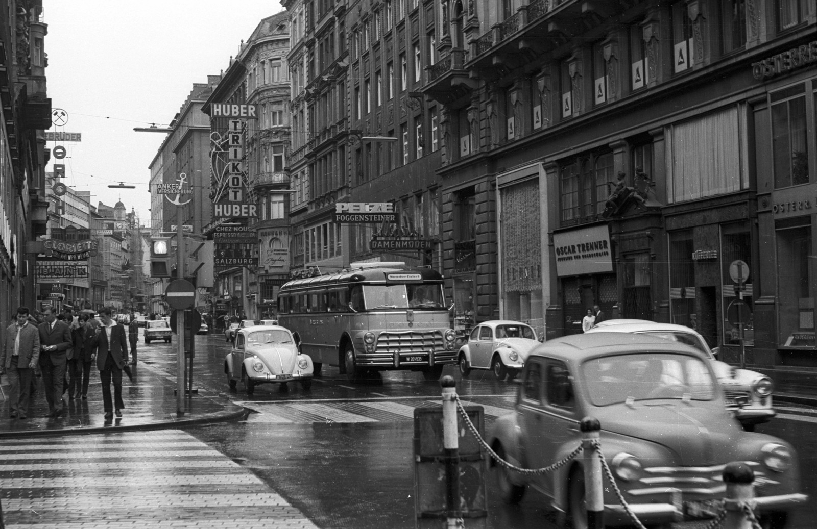 Ausztria, Bécs, Kärntner Strasse a Singer Strasse felől nézve., 1969, Nagy Gyula, forgalom, Wartburg 311/312, Volkswagen Bogár, Renault 4CV, Fiat 125, Fortepan #50081