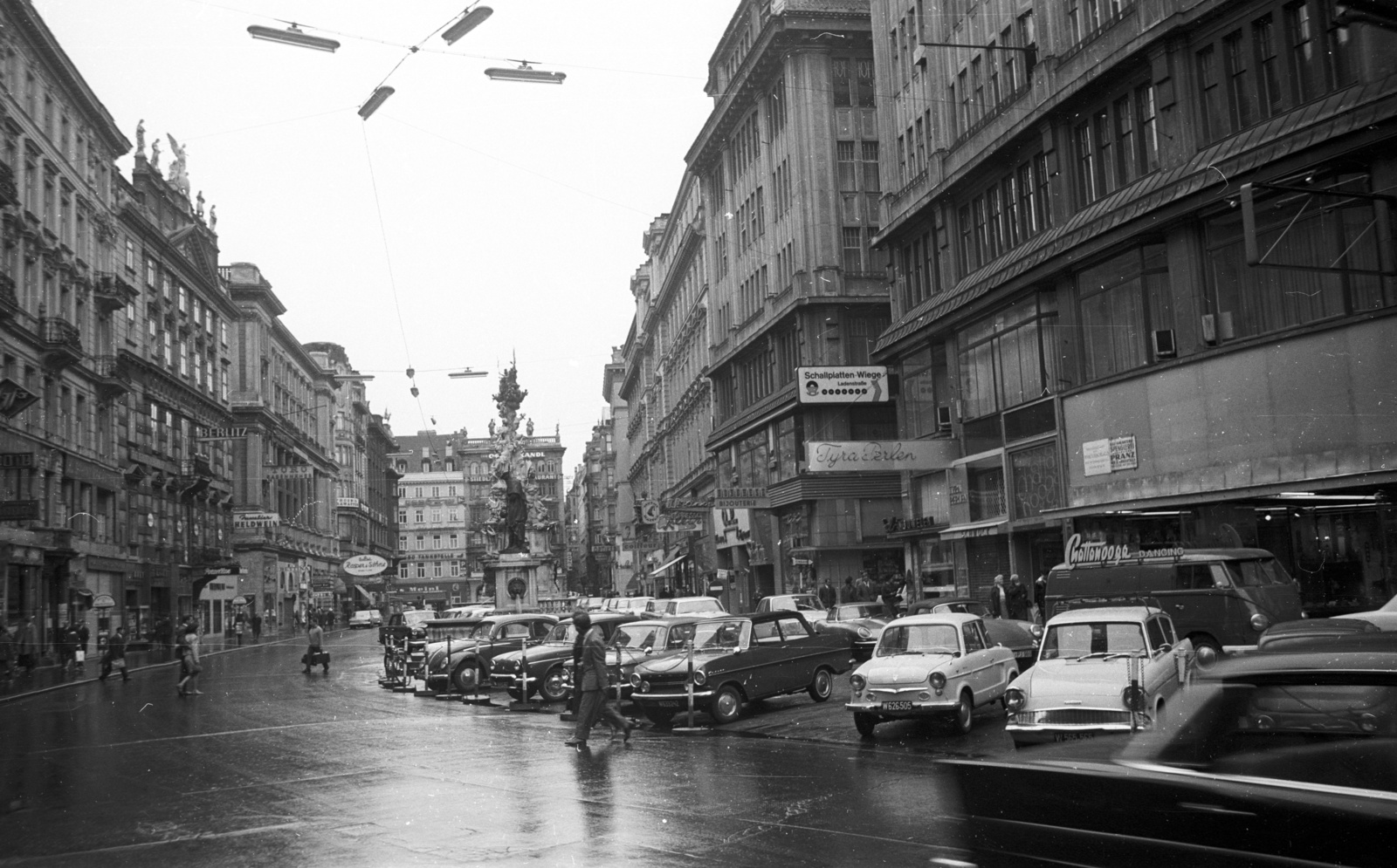 Austria, Vienna, Graben, szemben a Pestisoszlop., 1969, Nagy Gyula, Volkswagen-brand, Volkswagen Beetle, Fortepan #50084