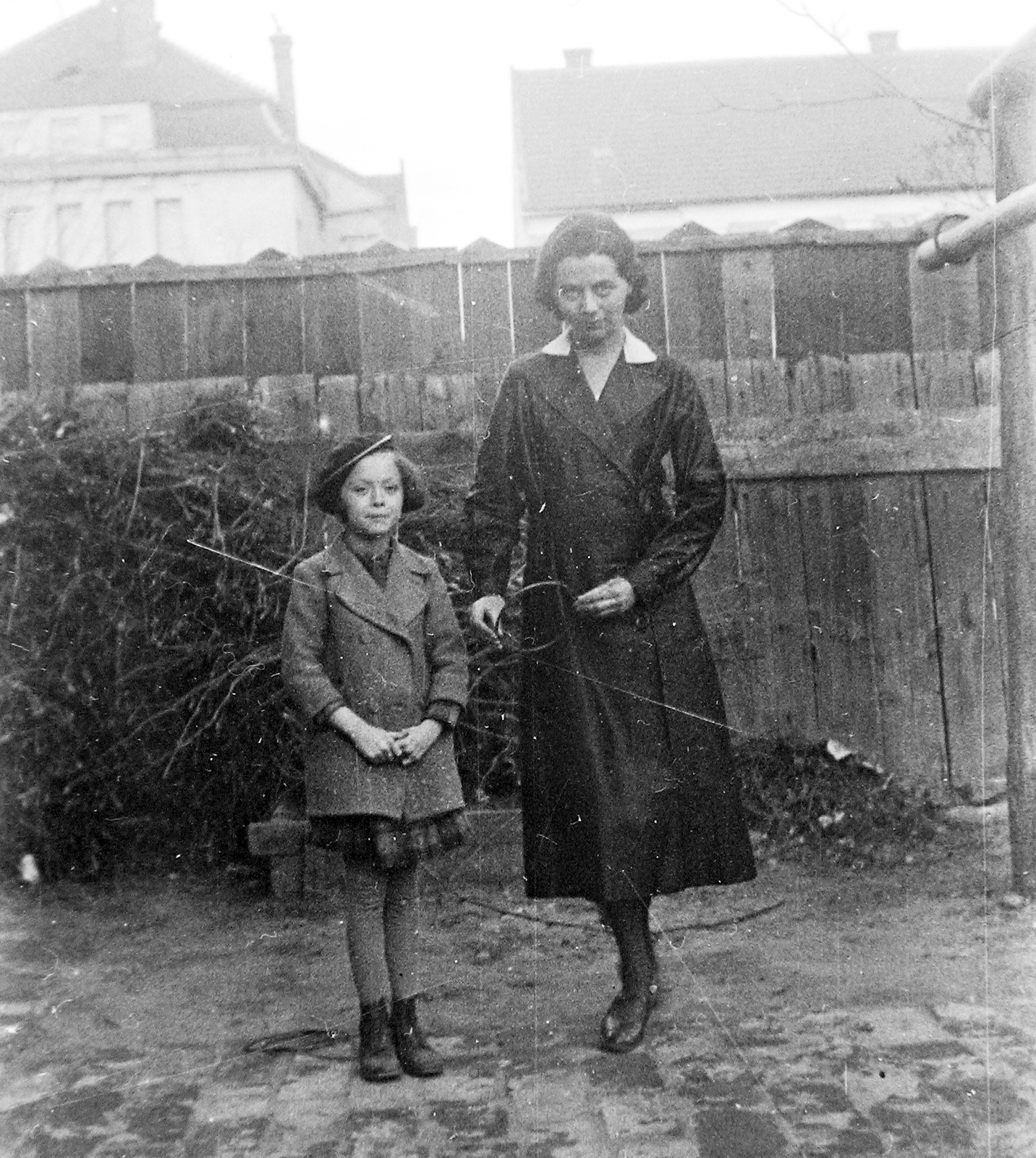 1929, Fortepan, yard, girl, fence, woman, double portrait, kid, Fortepan #5016