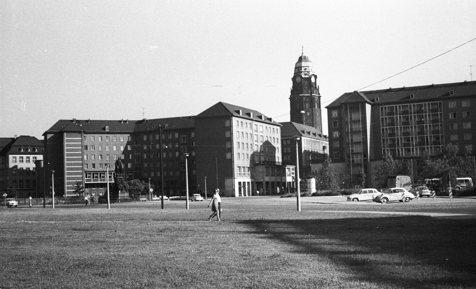 Germany, Dresden, Neumarkt, szemben a Wilsdruffer Strasse (Ernst-Thälmann-Strasse) épületei, mögötte a városháza tornya látszik., 1970, Nagy Gyula, street view, GDR, Fortepan #50165