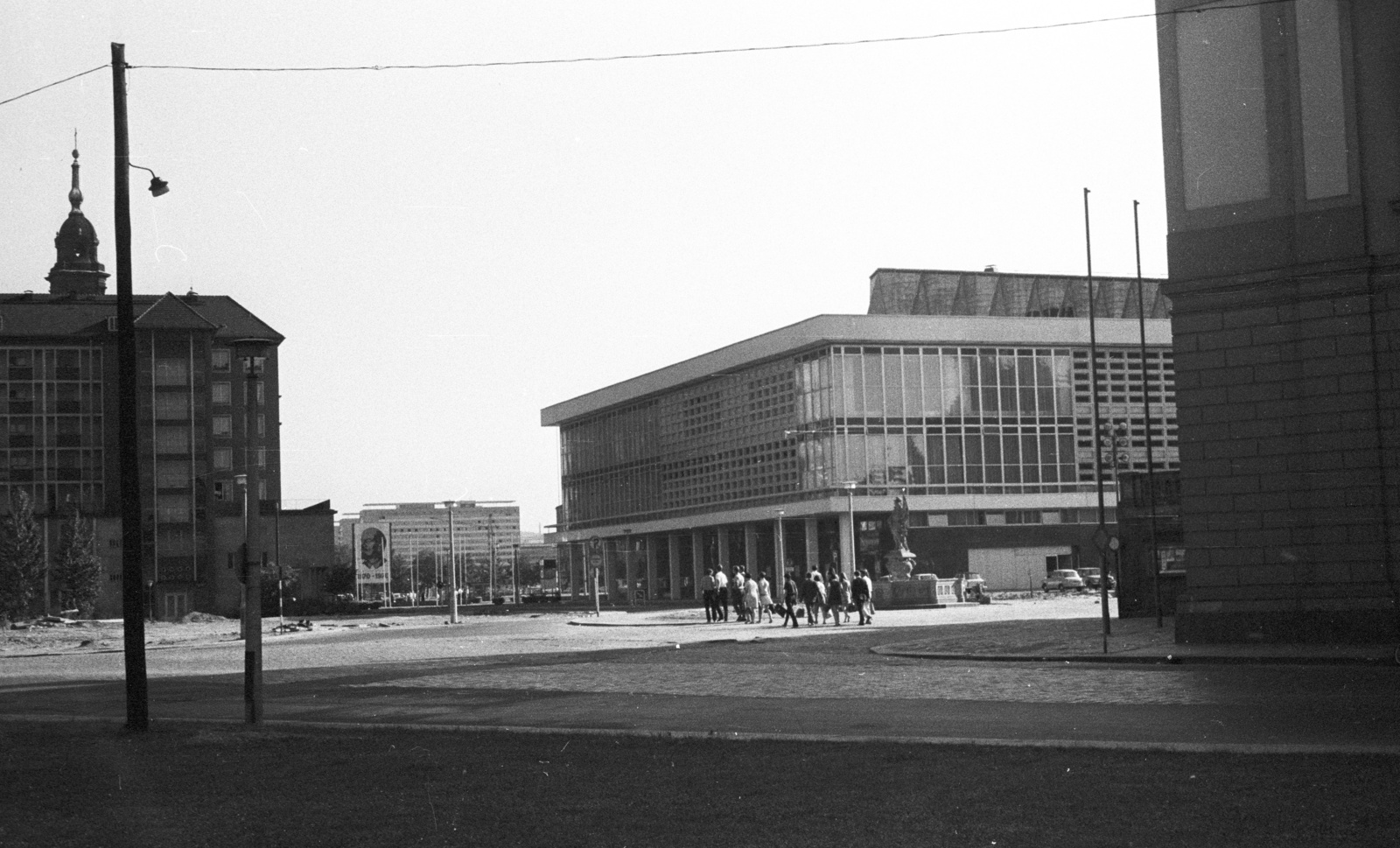 Germany, Dresden, Neumarkt az Altmarkt felé nézve, jobbra a Kulturpalast., 1970, Nagy Gyula, street view, Lenin-portrayal, political decoration, GDR, Fortepan #50166