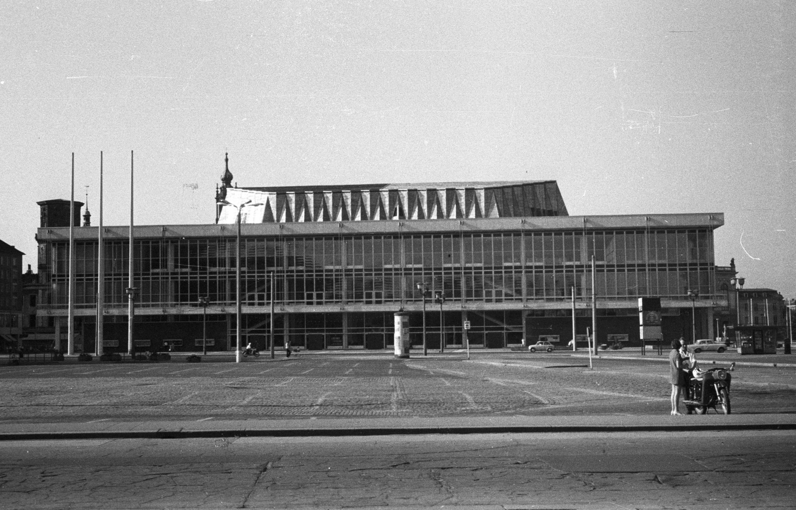 Germany, Dresden, Kulturpalast., 1970, Nagy Gyula, motorcycle, GDR, Fortepan #50169