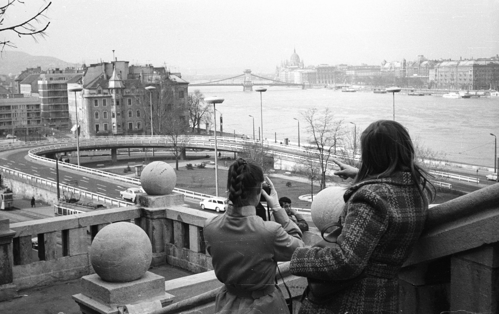 Hungary, Budapest I., Szent Gellért lépcső, kilátás a Széchenyi Lánchíd felé., 1971, Nagy Gyula, tram, picture, lamp post, photography, parliament, Danube, Budapest, suspension bridge, William Tierney Clark-design, Fortepan #50190