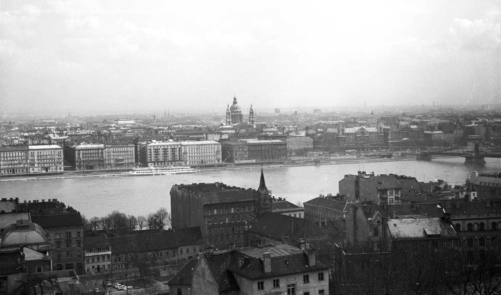 Hungary, Budapest I., kilátás a Halászbástyáról a Bazilika felé nézve., 1971, Nagy Gyula, ship, picture, Budapest, Fortepan #50204