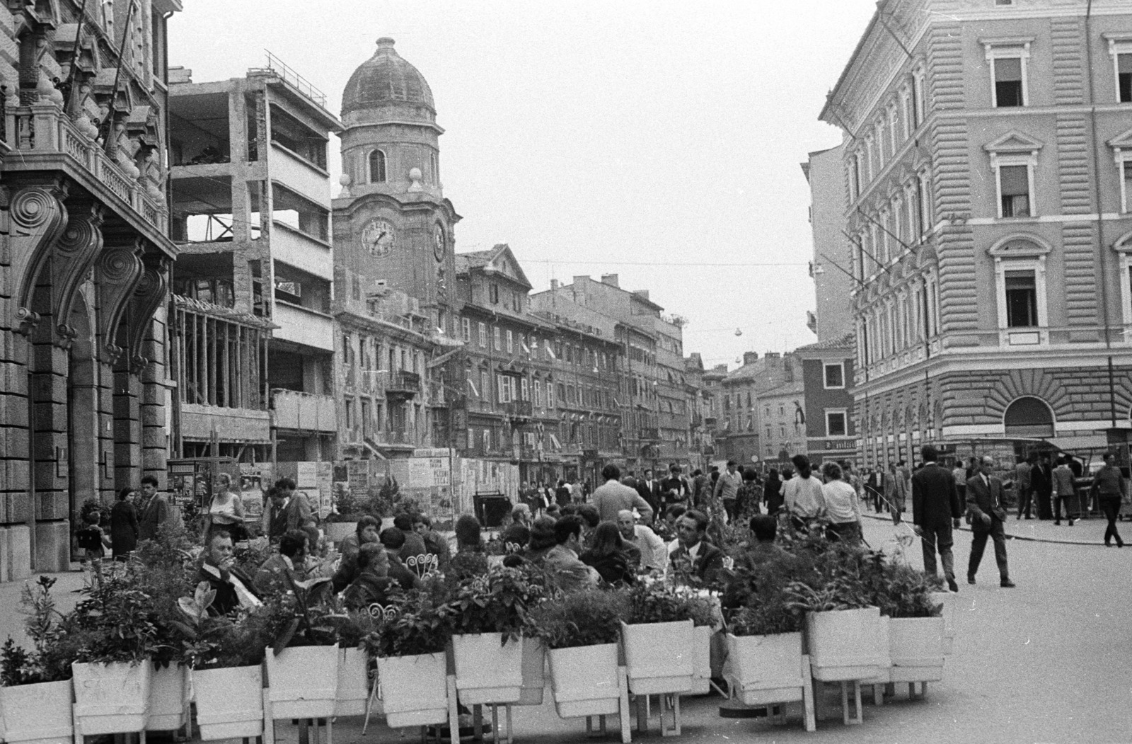Croatia,Adriatic Sea, Rijeka, Korzo, középen a Városi torony., 1971, Nagy Gyula, hospitality, Yugoslavia, street view, flower, Fortepan #50214