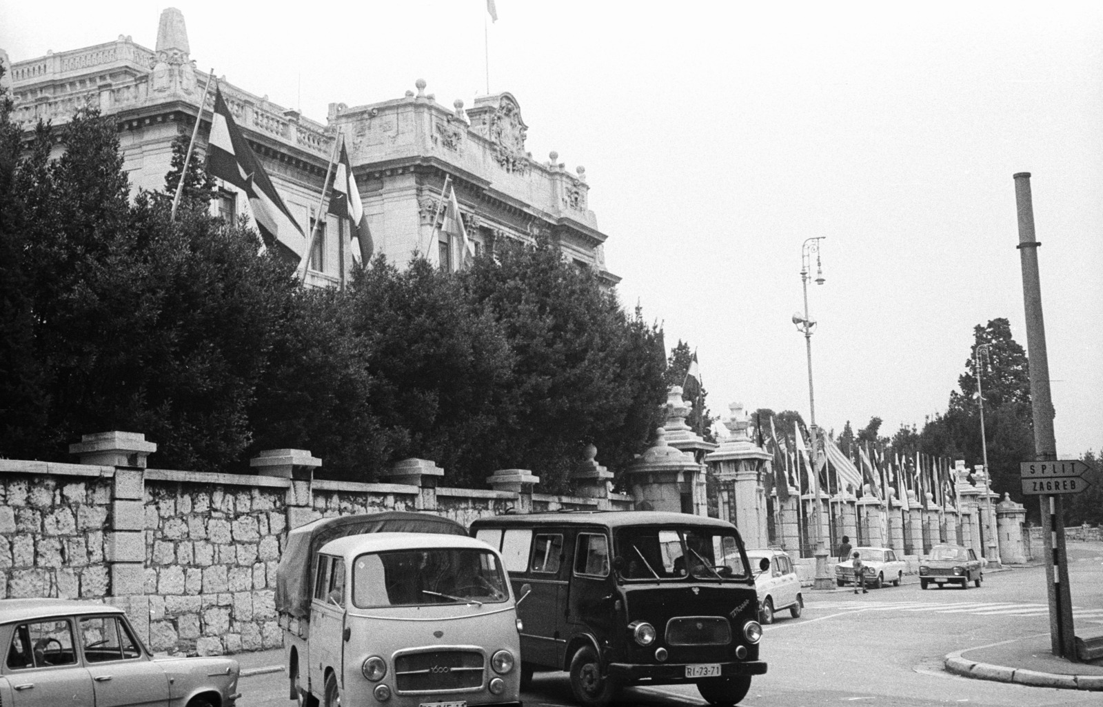 Croatia, Rijeka, Múzeum tér, Városi múzeum., 1971, Nagy Gyula, Yugoslavia, flag, road signs, commercial vehicle, museum, lamp post, minivan, Fortepan #50216