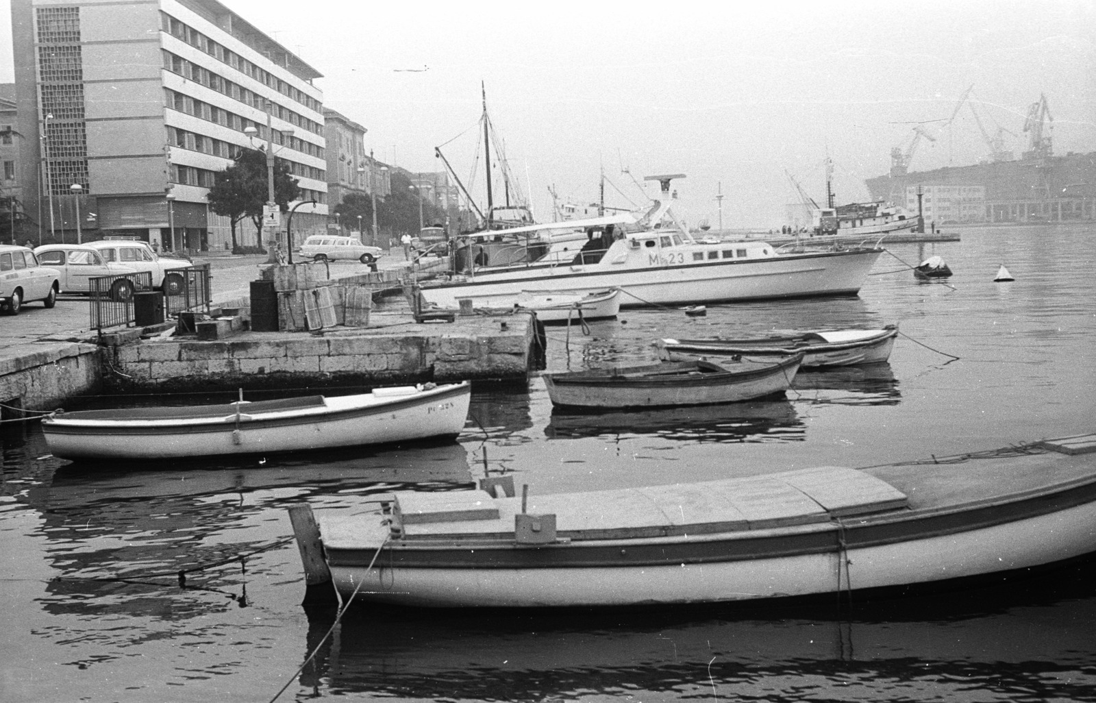 Croatia, Pula, kishajó kikötő., 1971, Nagy Gyula, Yugoslavia, ship, crane, boat, lamp post, port, automobile, Fortepan #50232