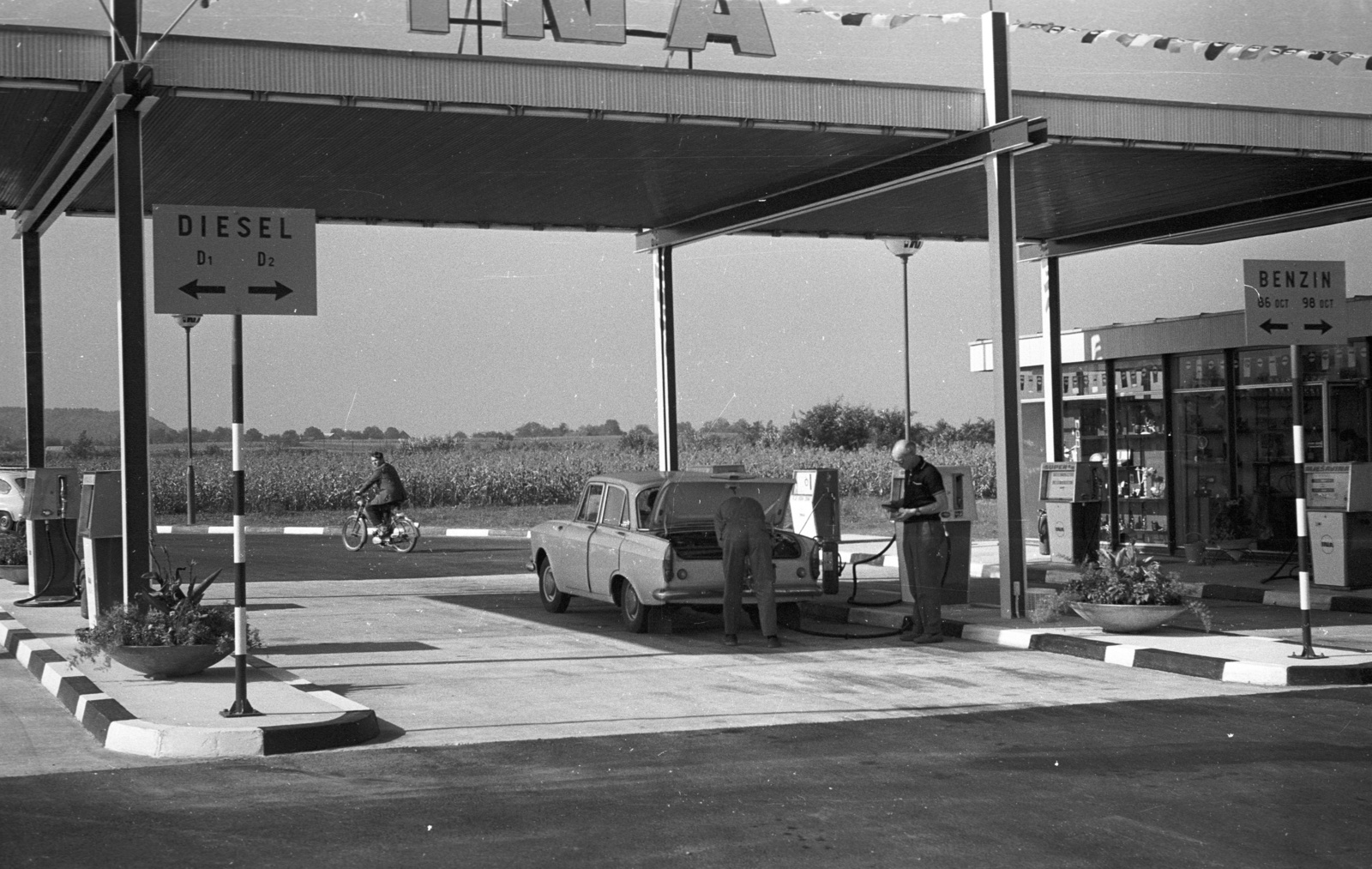 Croatia, 1971, Nagy Gyula, transport, Yugoslavia, Moskvitch-brand, gas station, automobile, INA-brand, Fortepan #50244