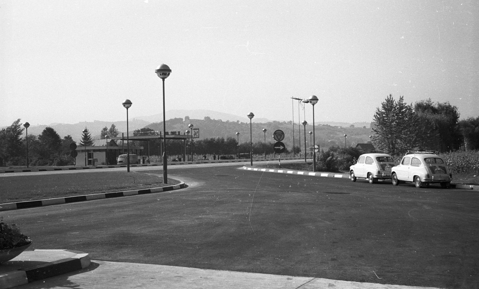 Croatia, 1971, Nagy Gyula, Yugoslavia, Zastava-brand, lamp post, gas station, automobile, INA-brand, Fortepan #50247