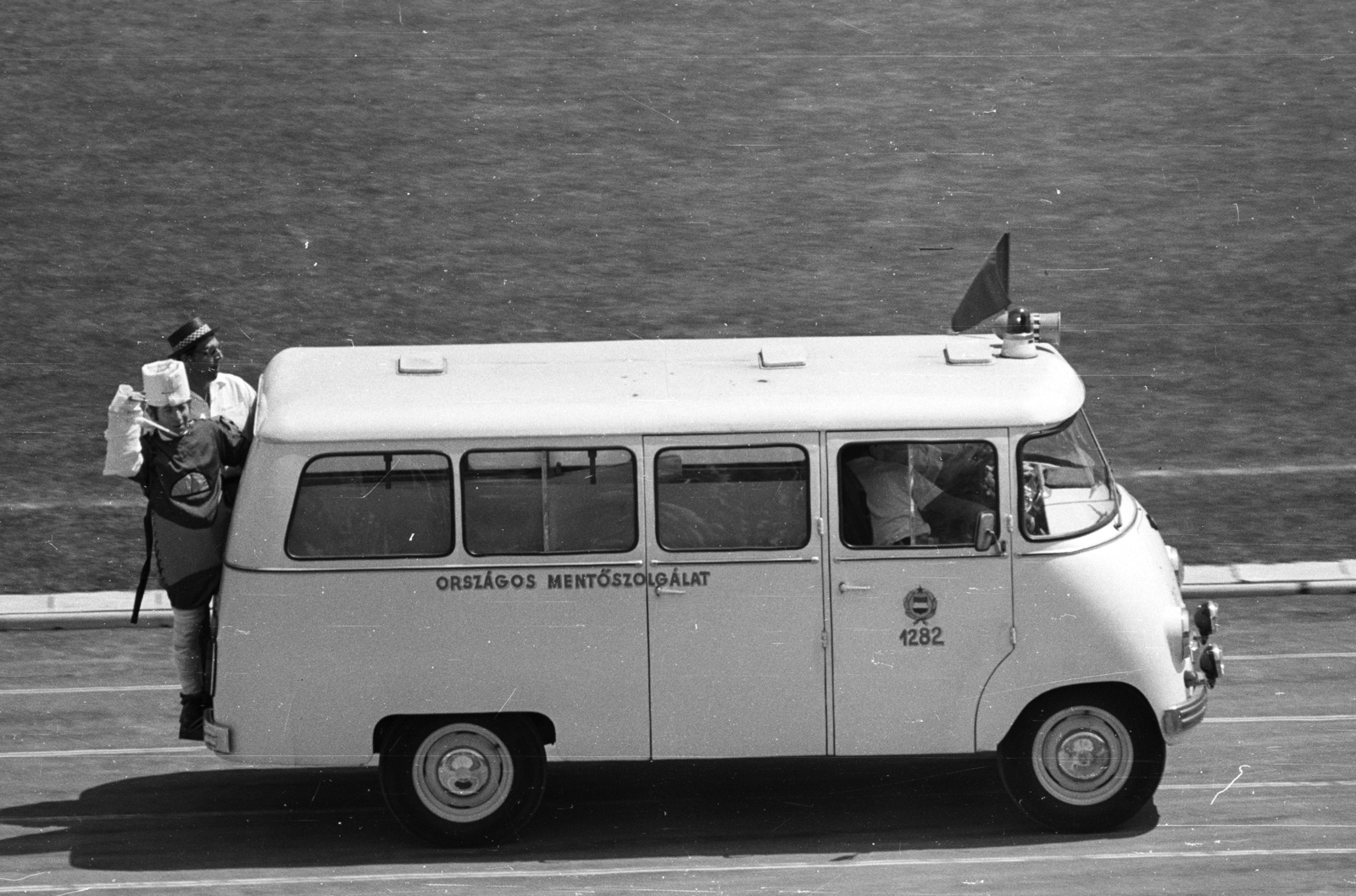 Hungary, Népstadion, Budapest XIV., Színészek-Újságírók Rangadó (SZÚR), Kabos László színművész., 1969, Nagy Gyula, Nysa-brand, ambulance, march, Budapest, vehicular beacon, Fortepan #50258