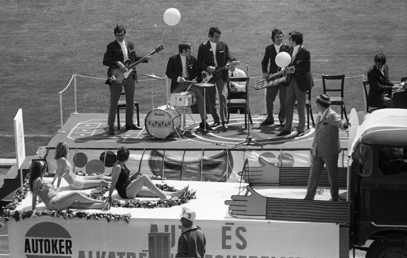 Hungary, Népstadion, Budapest XIV., Színészek-Újságírók Rangadó (SZÚR), Express együttes., 1969, Nagy Gyula, band, Budapest, cymbal, bathing suit, Fortepan #50280