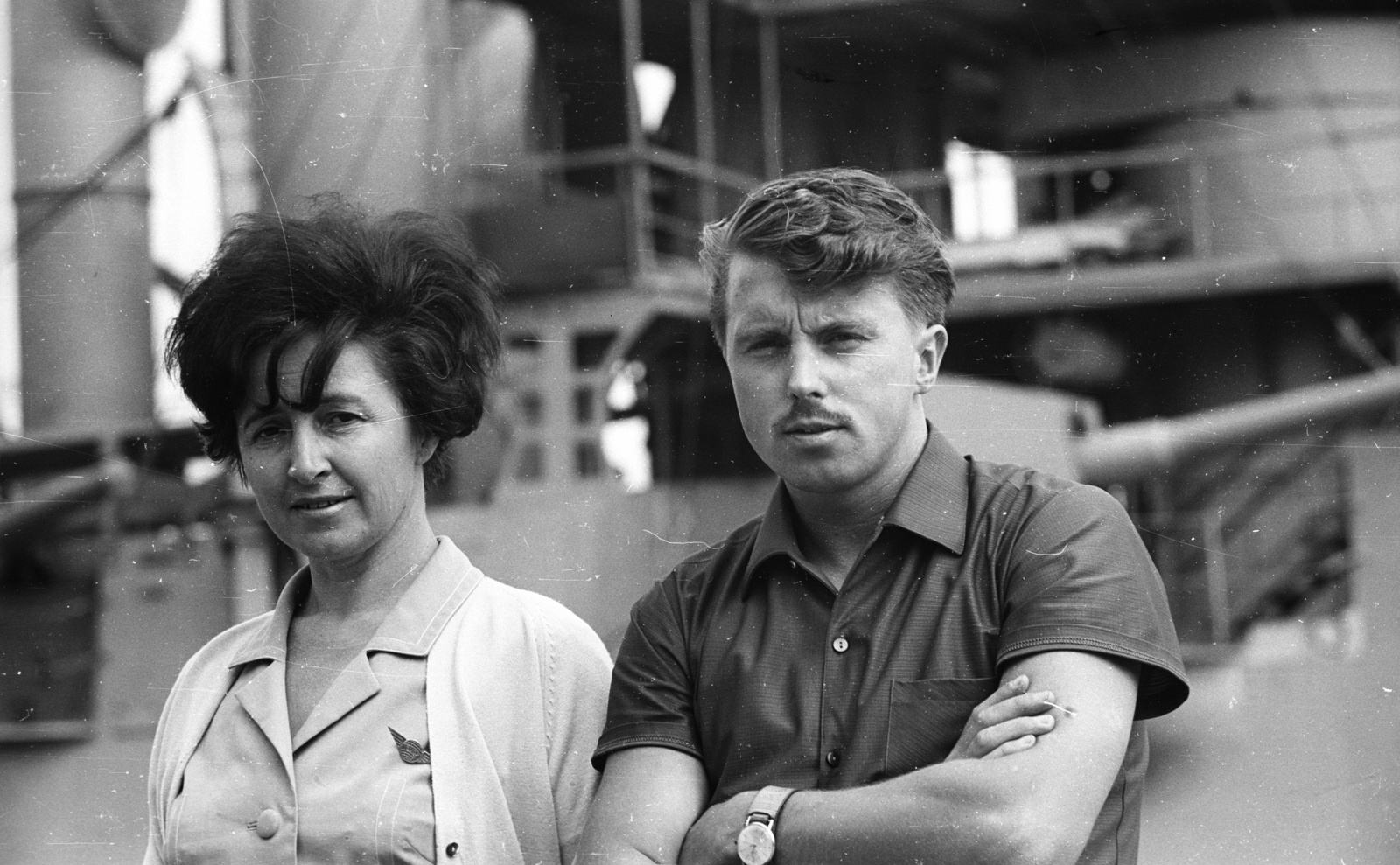 Russia, Saint Petersburg, (Leningrád) a háttérben az Auróra cirkáló., 1967, Nagy Gyula, Soviet Union, ship, wrist watch, arms crossed over the chest, open-necked shirt, Fortepan #50302
