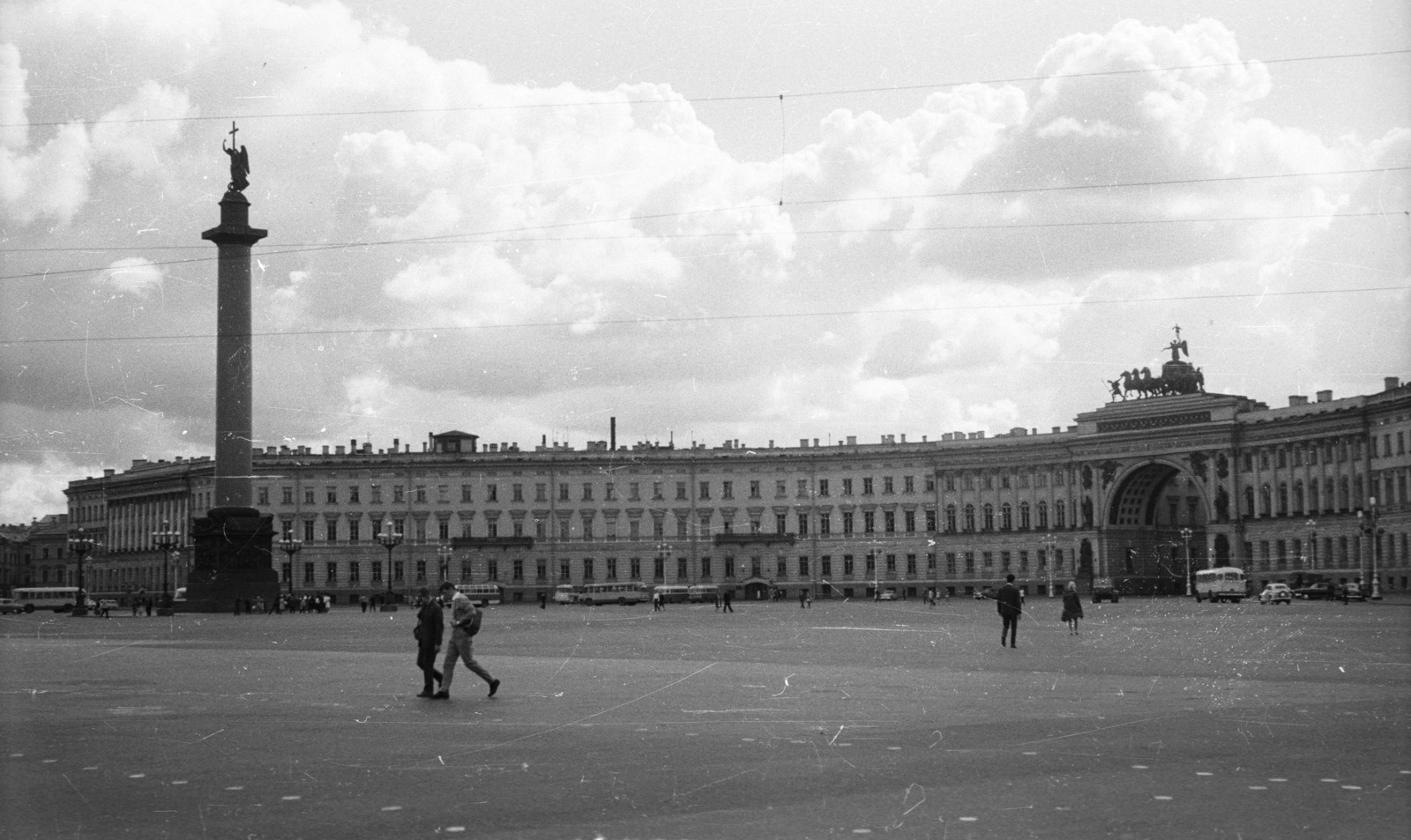 Russia, Saint Petersburg, (Leningrád) Palota tér, Sándor-emlékoszlop és a Vezérkar épülete a diadalívvel., 1967, Nagy Gyula, Soviet Union, sculpture, palace, Fortepan #50319