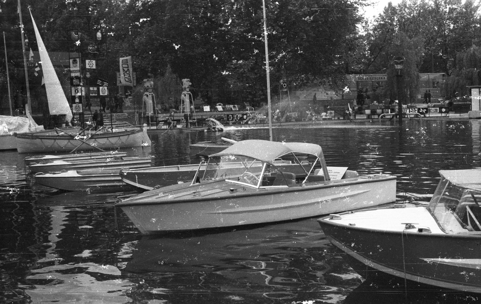 Hungary, Budapest XIV., hajózási kiállítás a tavon., 1967, Nagy Gyula, motorboat, Budapest, Fortepan #50400