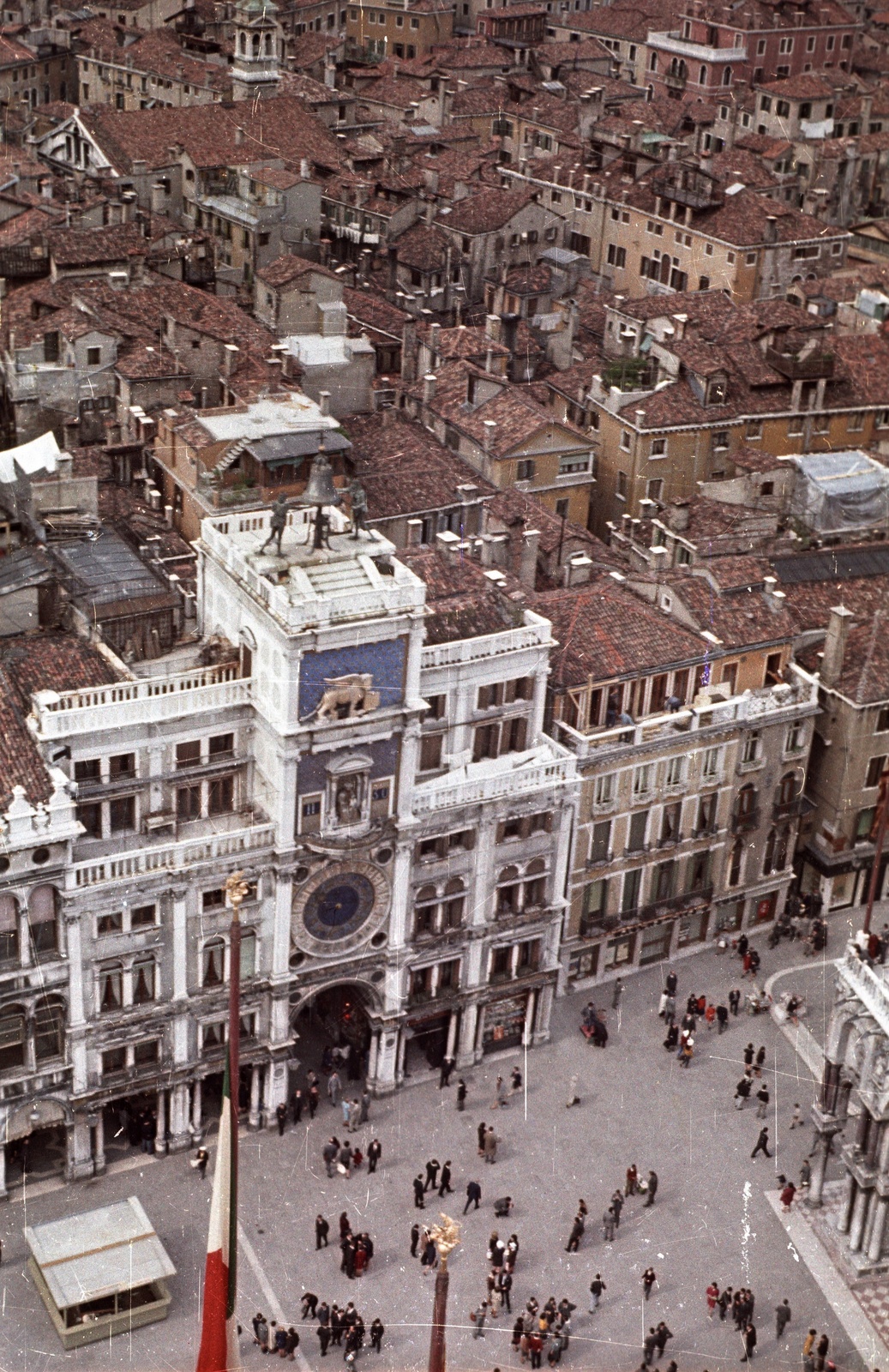 Olaszország, Velence, Szent Márk tér, óratorony., 1964, Nagy Gyula, színes, háztető, harang, reneszánsz, őrtorony, szárnyas oroszlán-ábrázolás, Mauro Codussi-terv, óratorony, Fortepan #50413