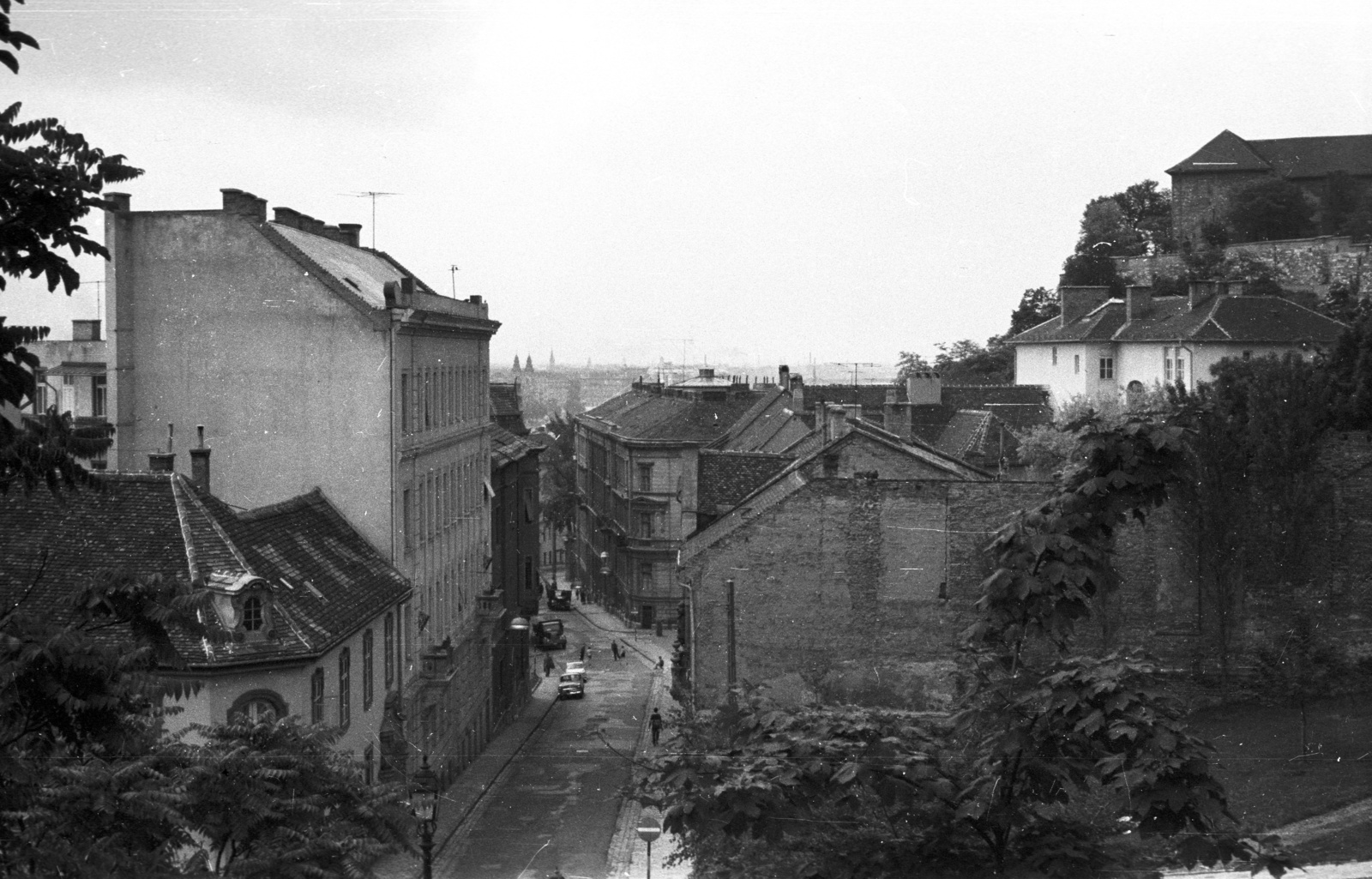 Magyarország, Víziváros, Budapest I., Hunyadi János út a Jezsuita (Halász) lépcsőről nézve., 1965, Nagy Gyula, Budapest, Fortepan #50469
