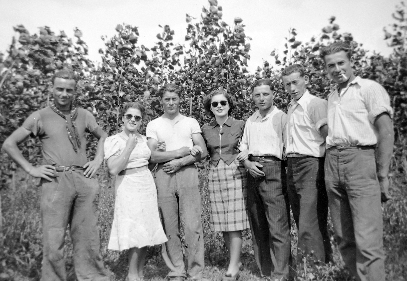 1935, Fortepan, smoking, tableau, women, men, summer, shades, akimbo, Fortepan #5051
